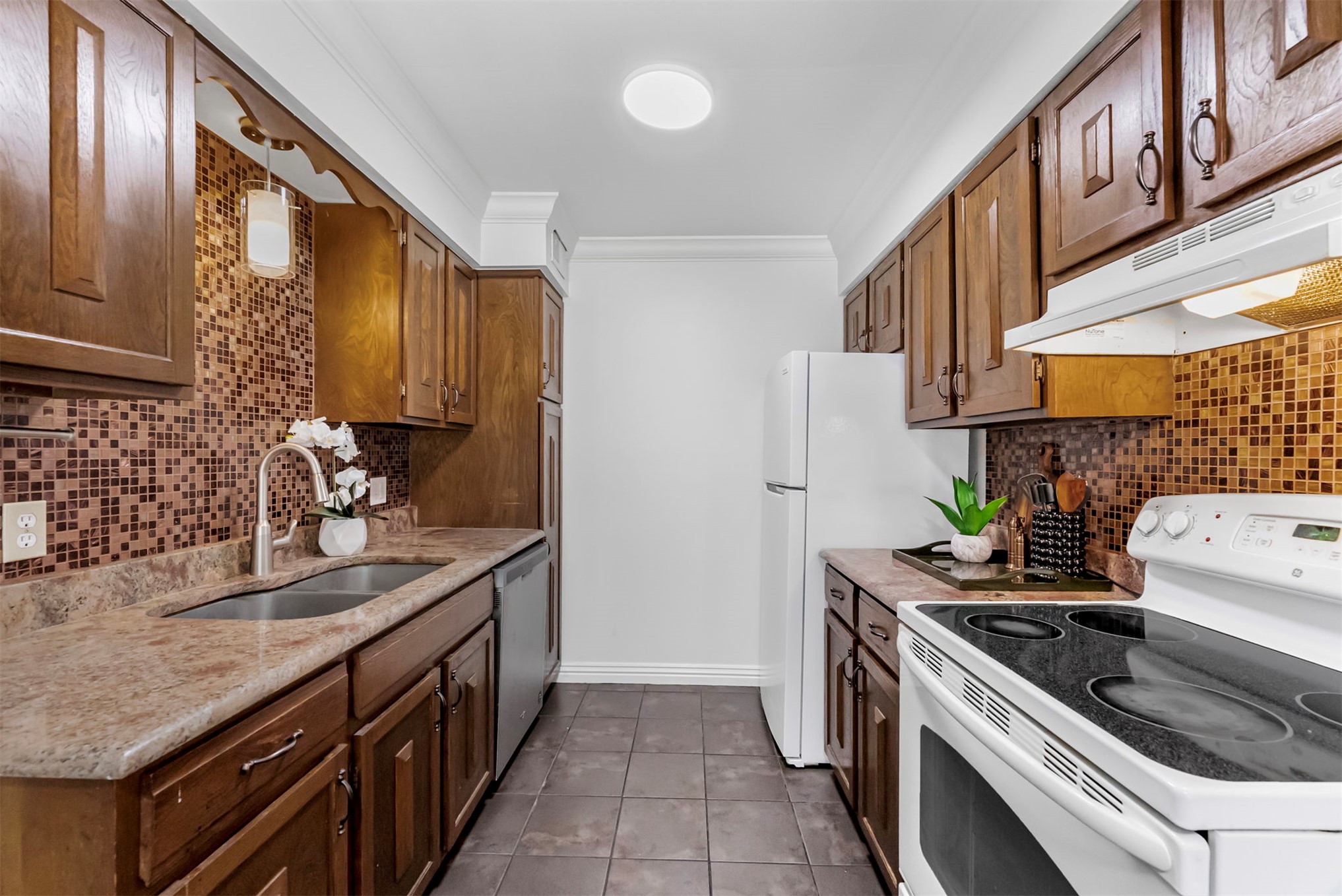 6717 S Richmond Avenue 537 Property Photo 12