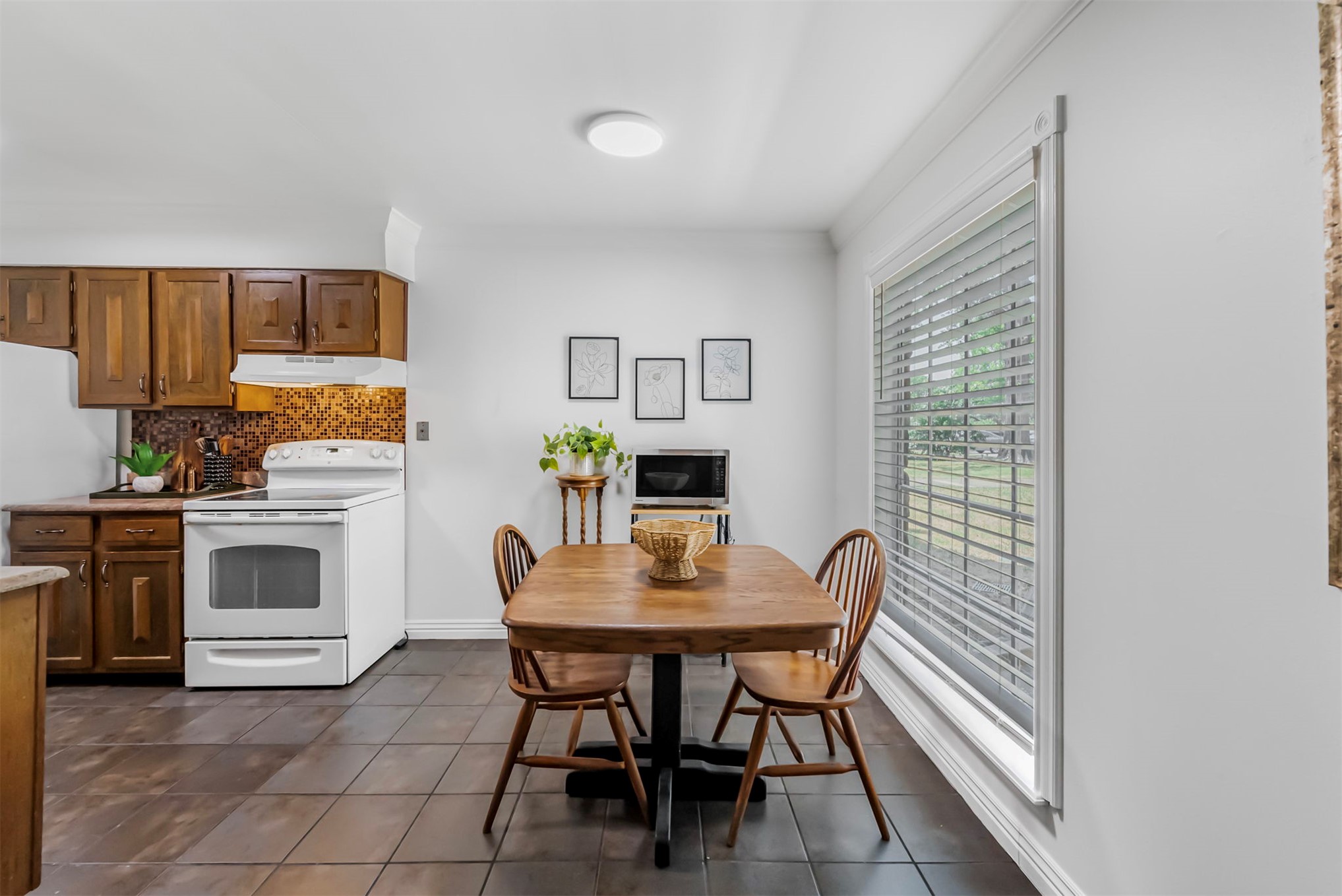 6717 S Richmond Avenue 537 Property Photo 13