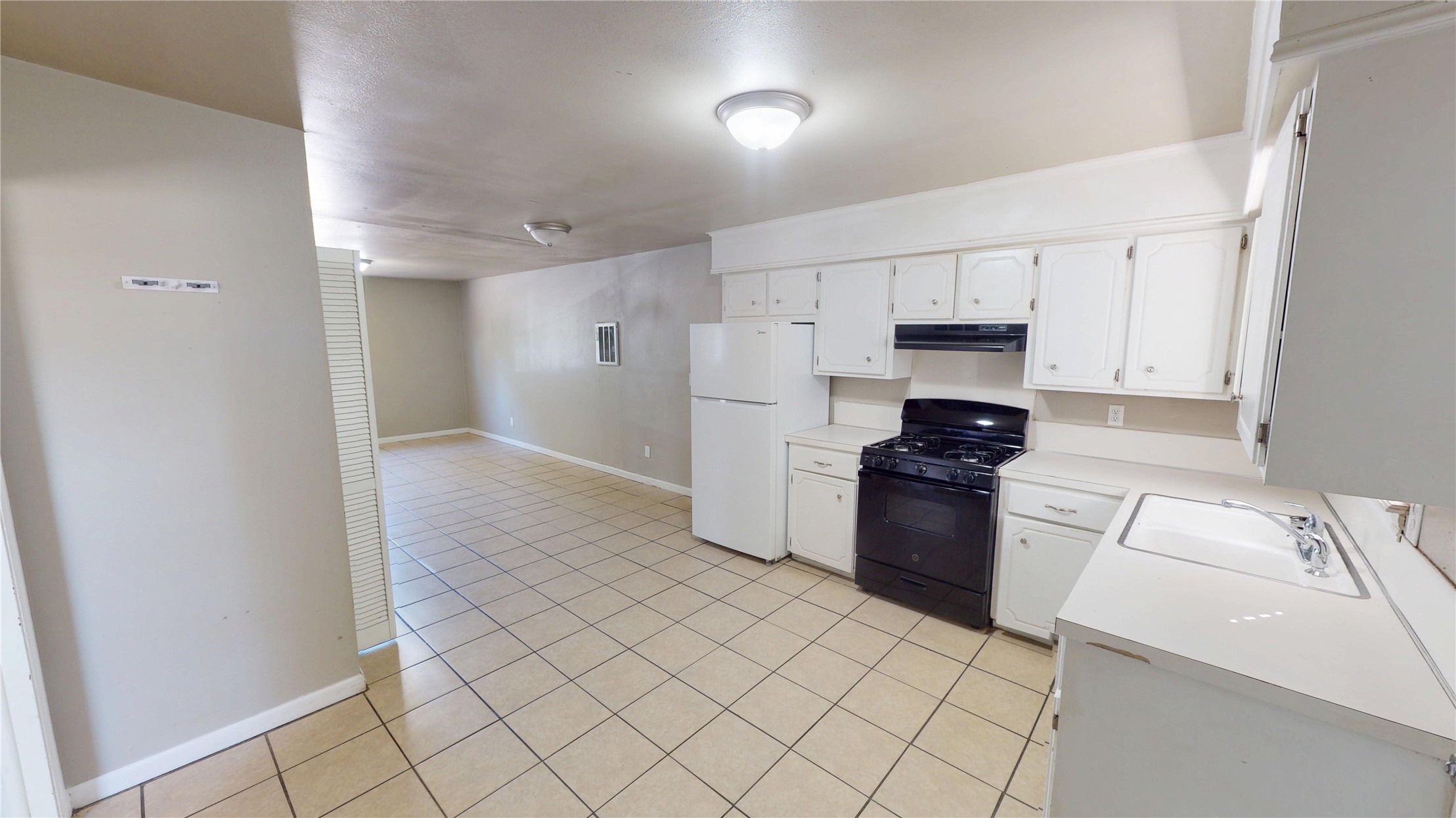 13858 S 292nd East Avenue B Property Photo 5