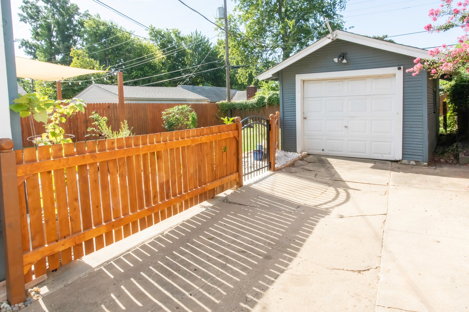 2040 E 13th Street Property Photo 45