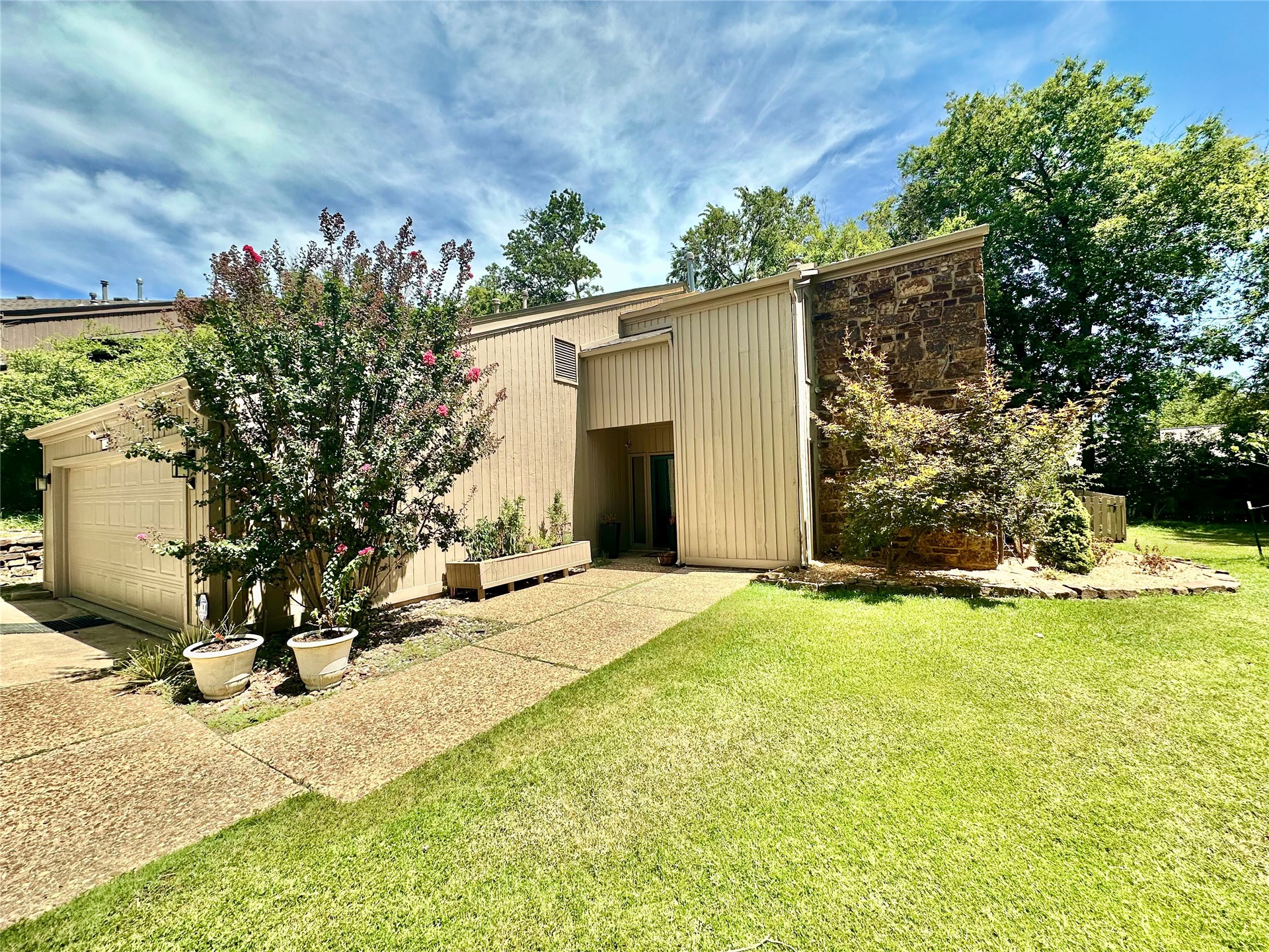 3313 E 68th Place 6 Property Photo 1