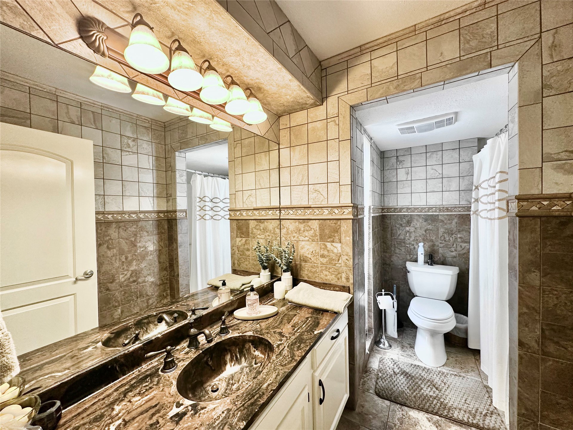 3313 E 68th Place 6 Property Photo 17