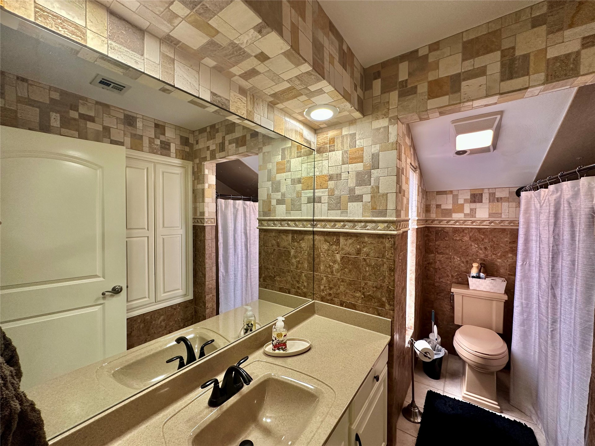 3313 E 68th Place 6 Property Photo 26