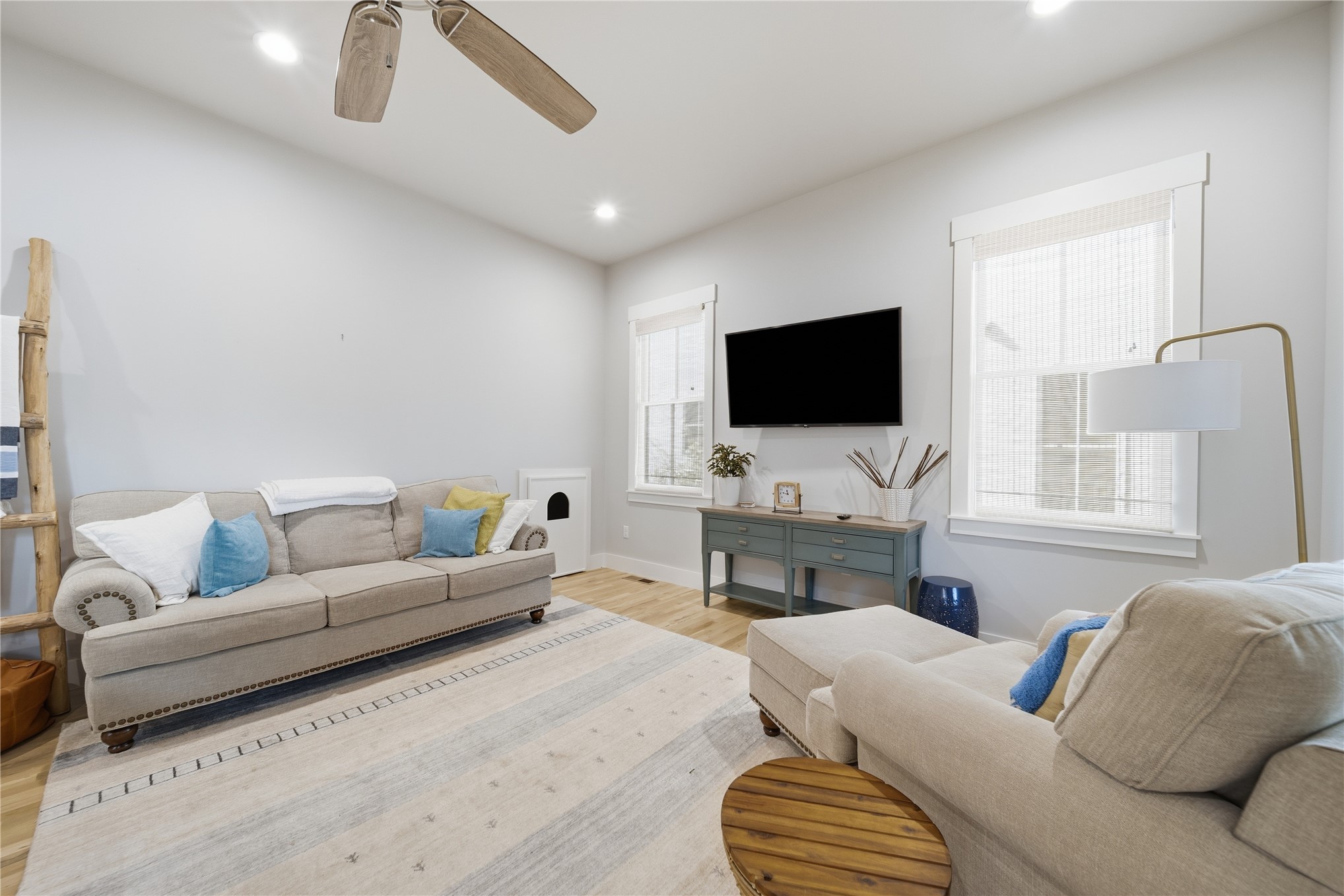 46 Center Lane N Property Photo 5