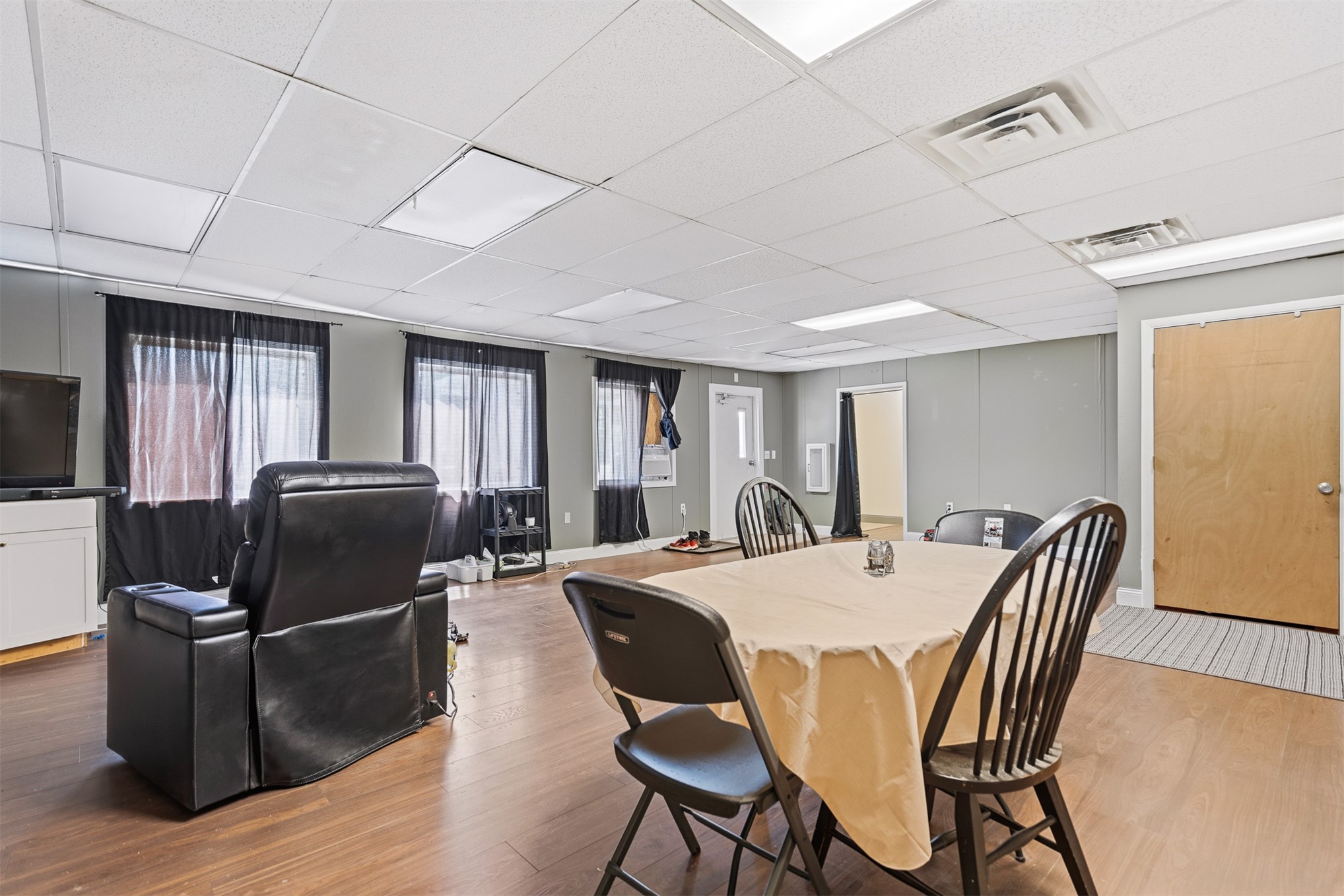 9817 Polecat Property Photo 4