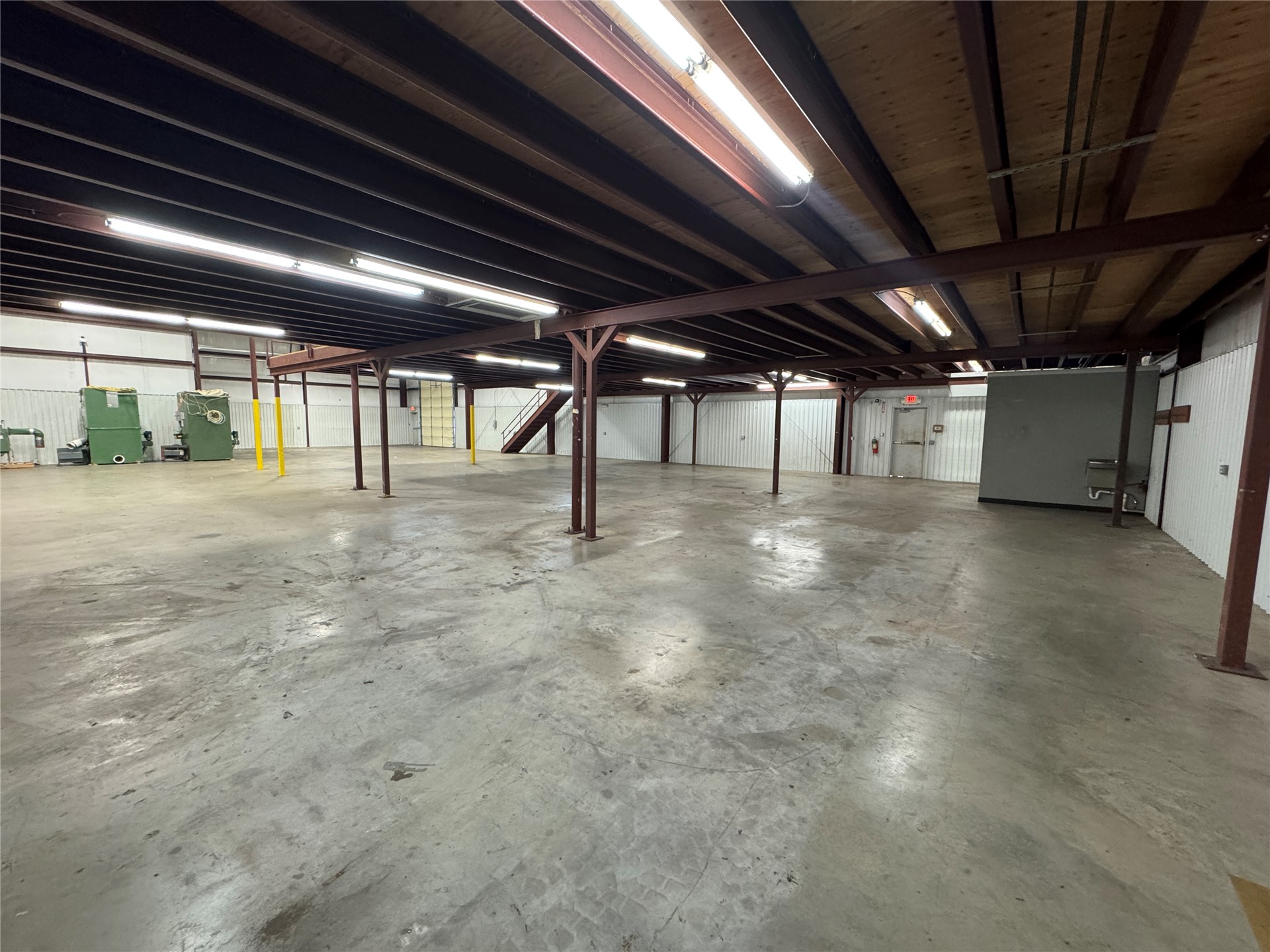 215 E 9th Street Property Photo 12