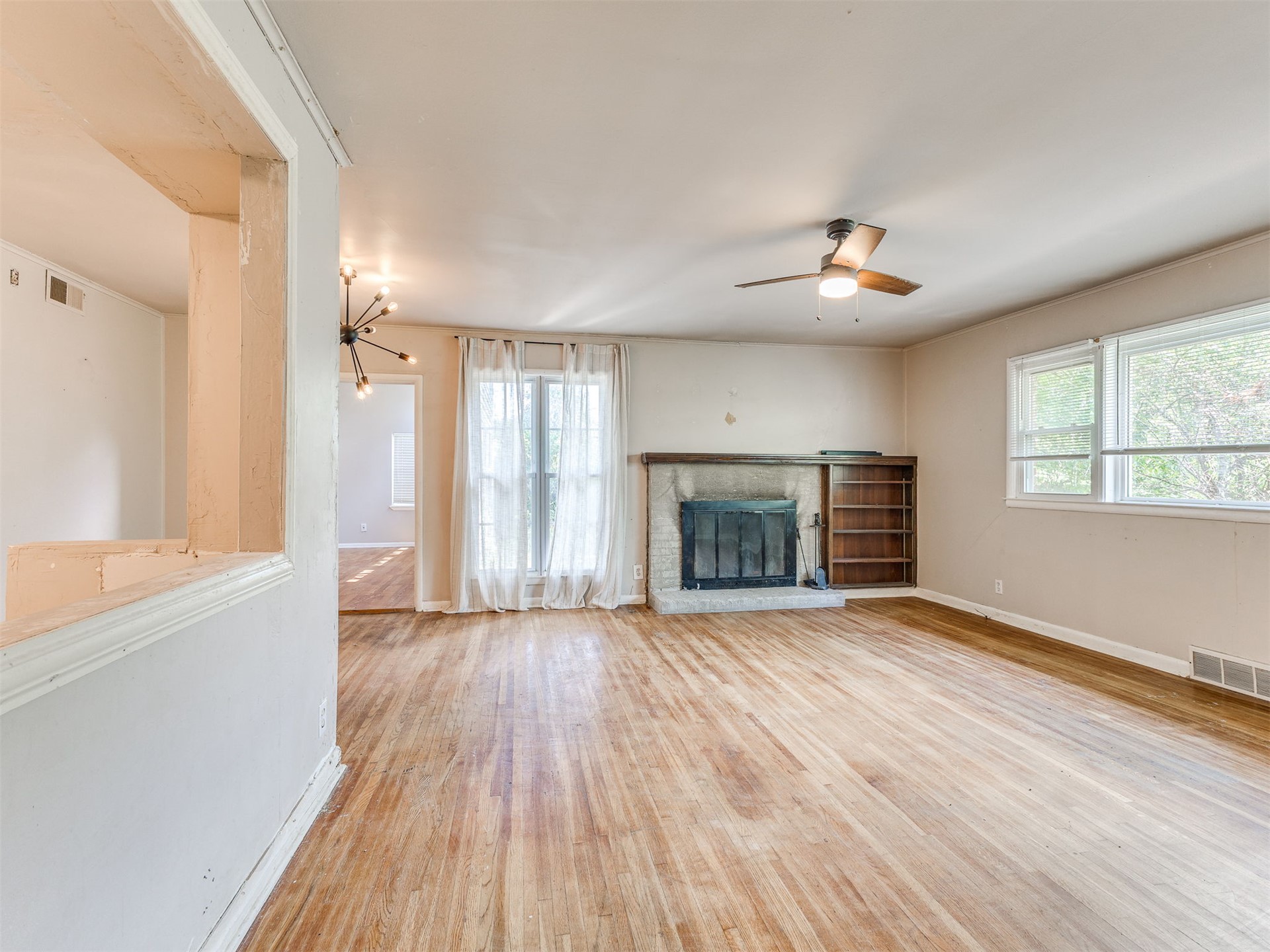 4369 S Yale Avenue Property Photo 4