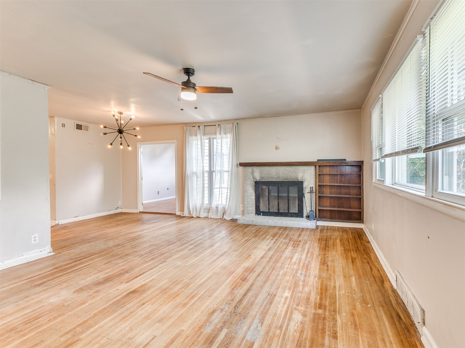 4369 S Yale Avenue Property Photo 5