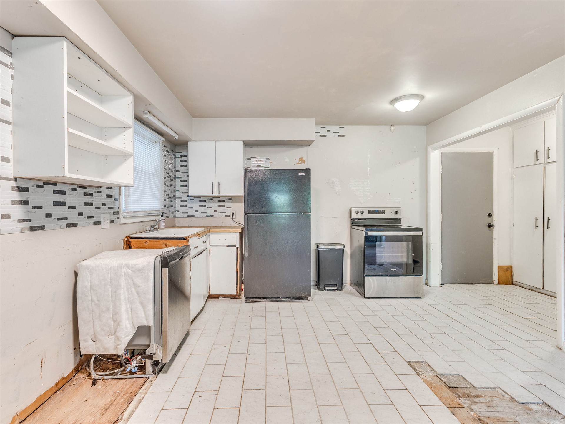 4369 S Yale Avenue Property Photo 9