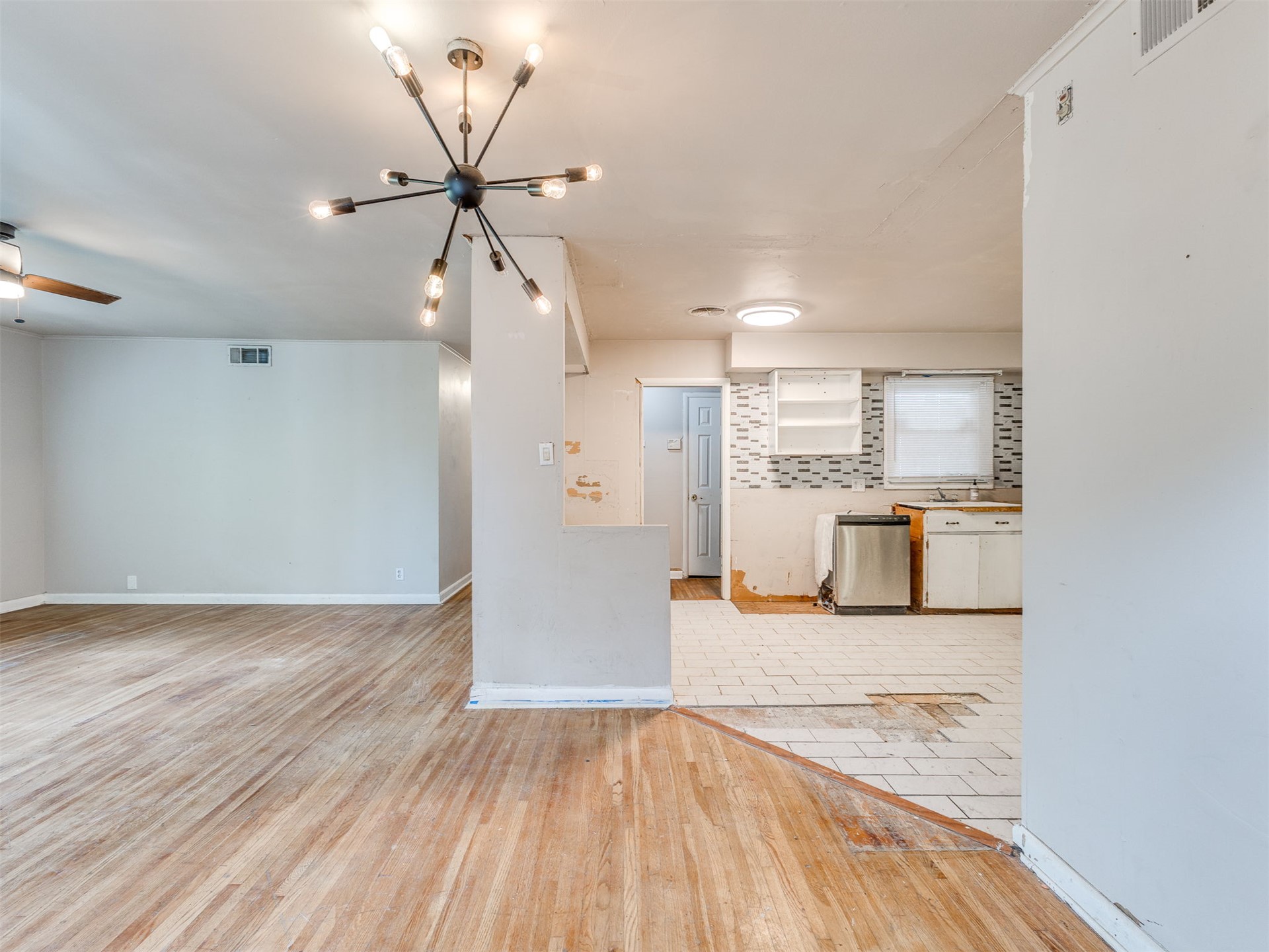 4369 S Yale Avenue Property Photo 10