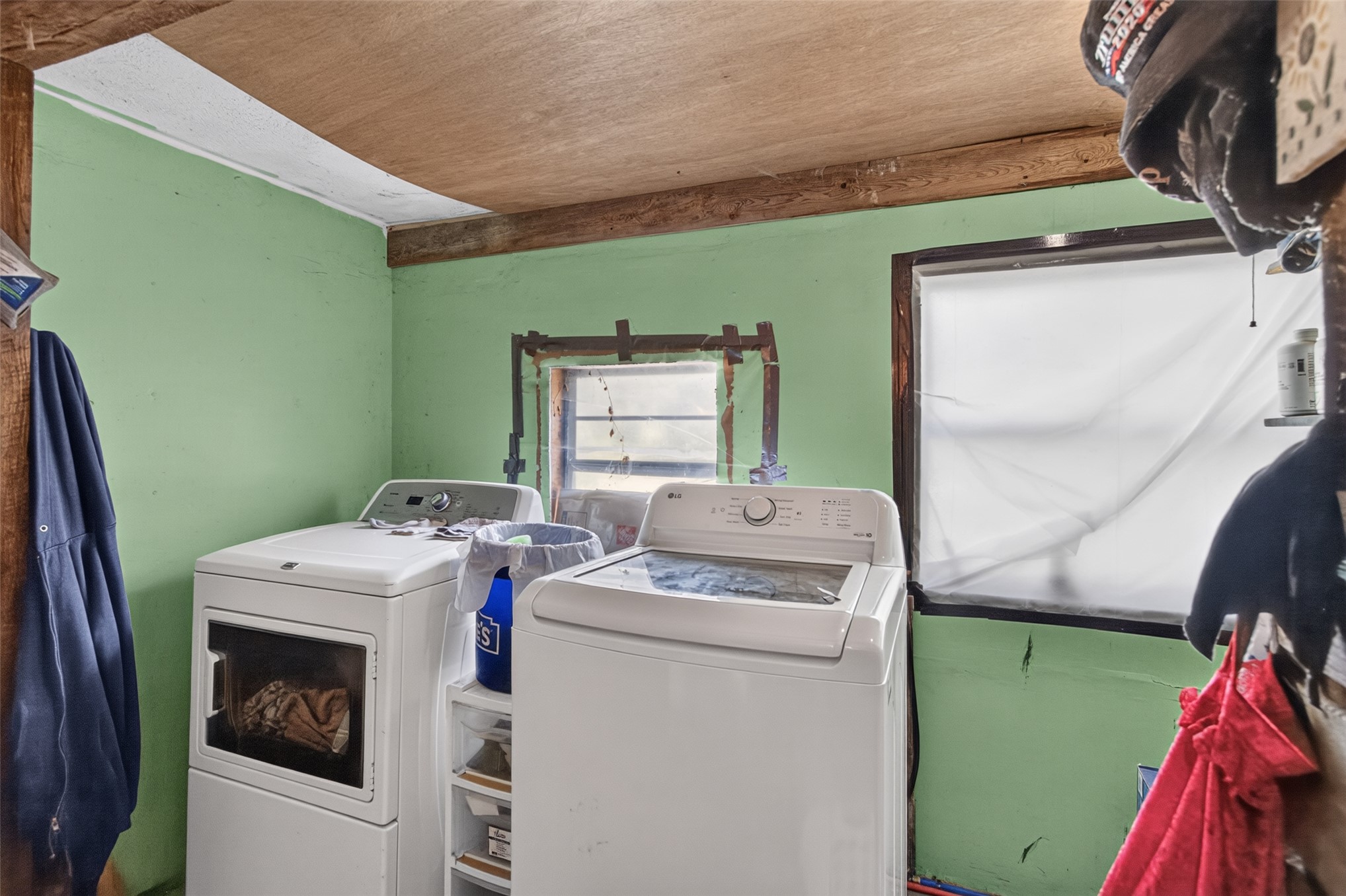 452303 E 270 Property Photo 16