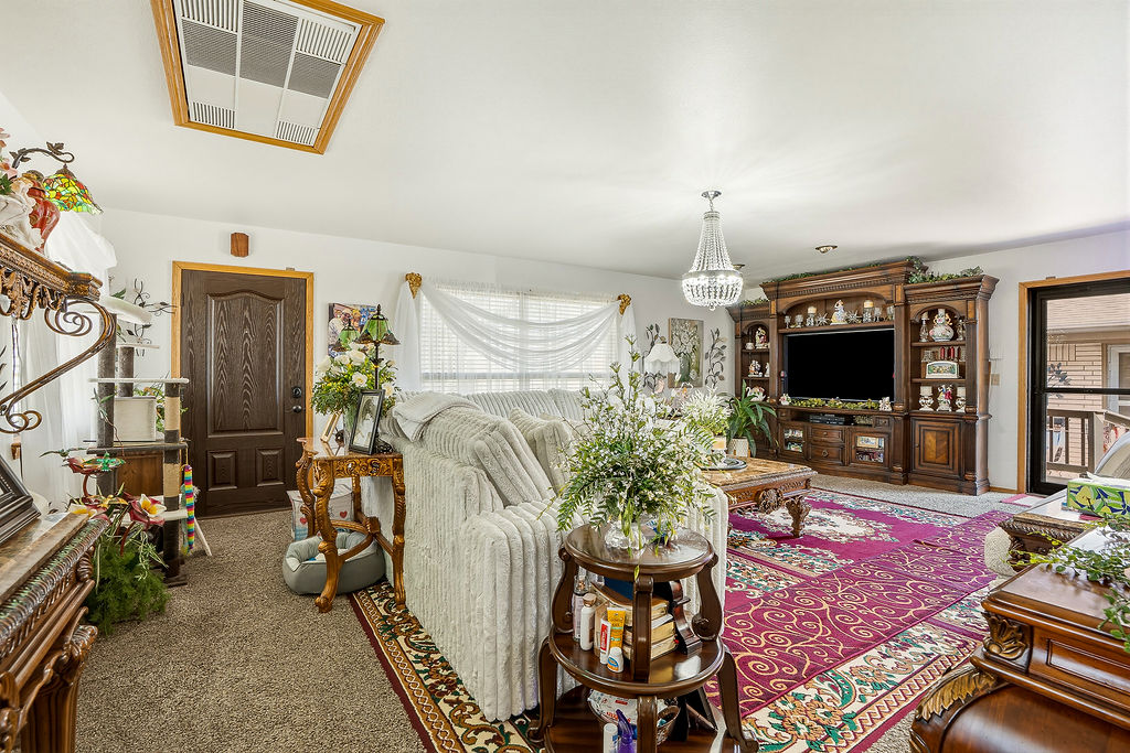 623 N Main Property Photo 28