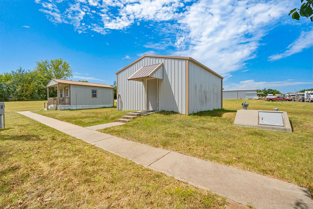 623 N Main Property Photo 45