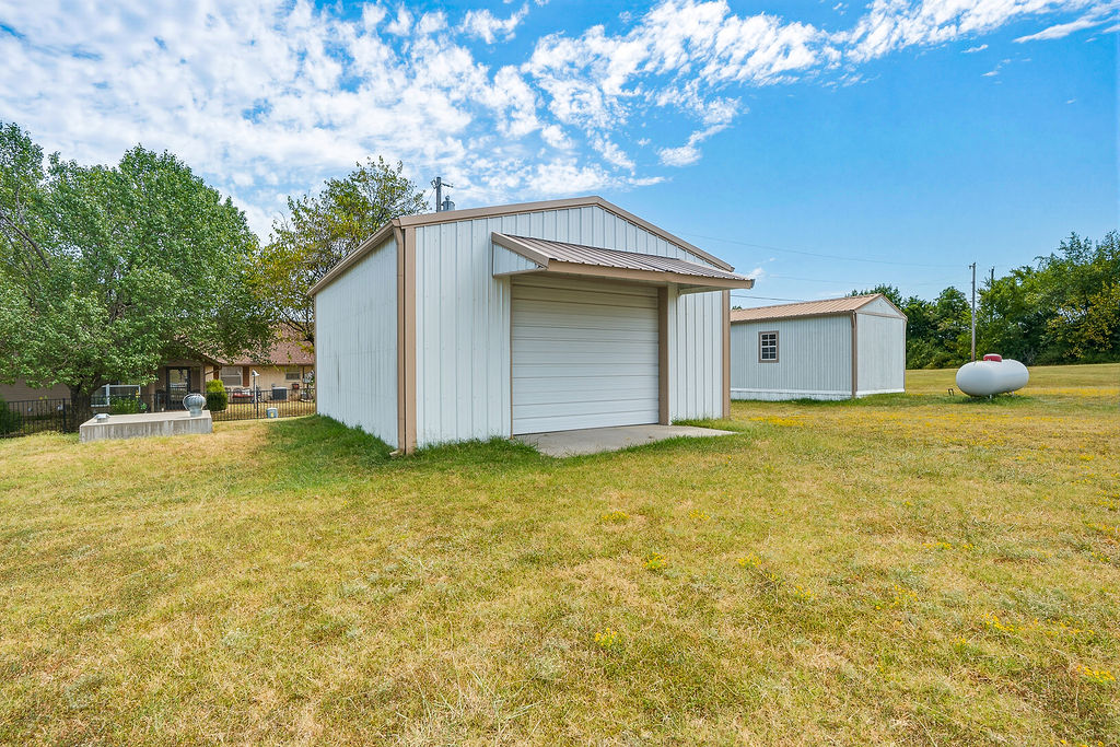 623 N Main Property Photo 47