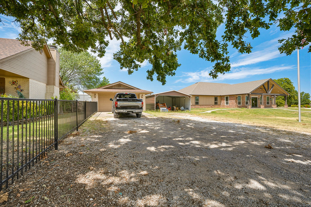 623 N Main Property Photo 48