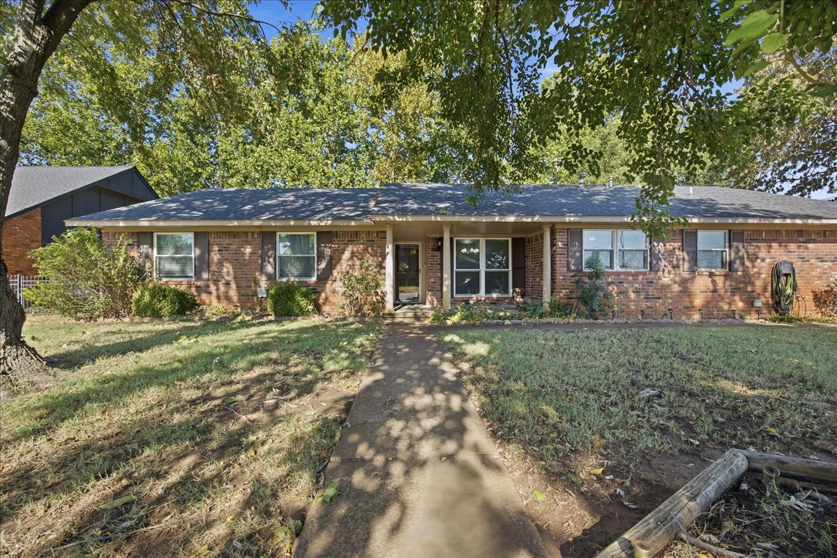 1024 N Forest Place Property Photo 1