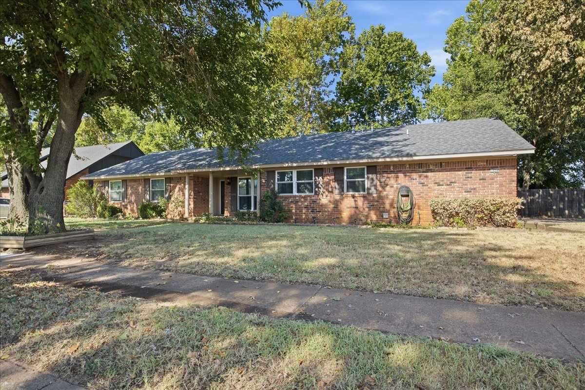 1024 N Forest Place Property Photo 4