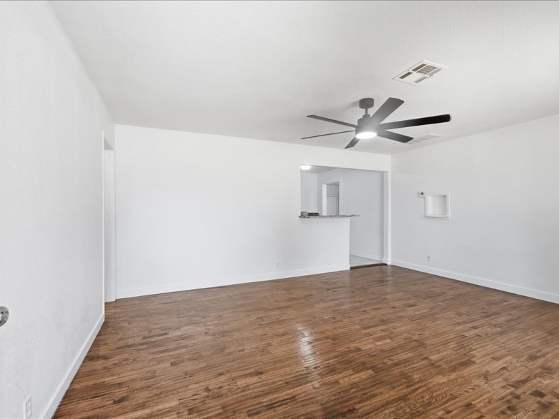 102 W 43rd Street S Property Photo 5