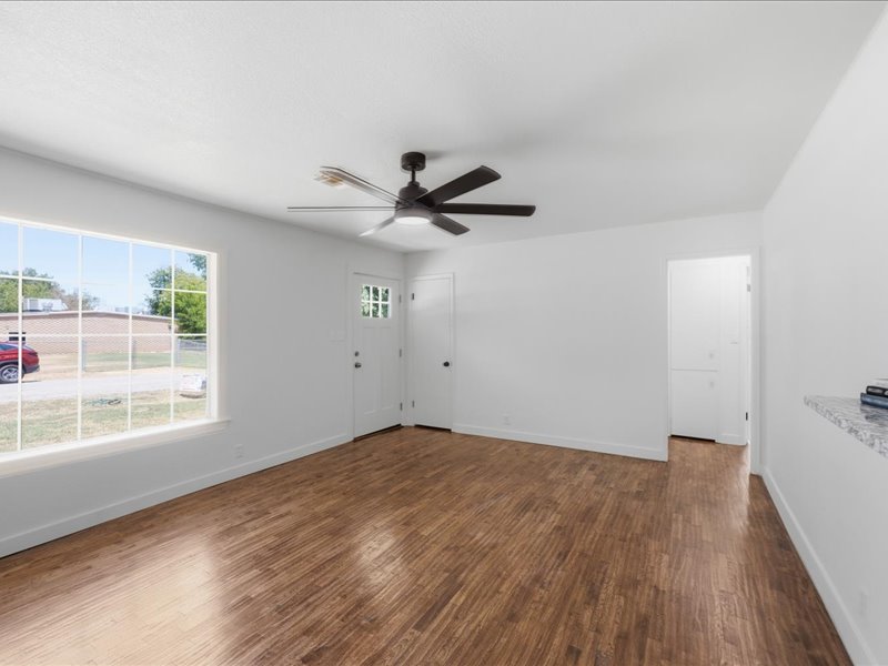 102 W 43rd Street S Property Photo 7