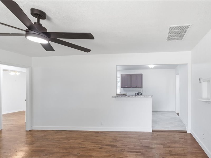 102 W 43rd Street S Property Photo 8