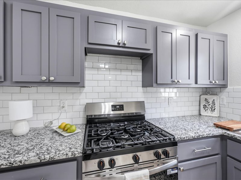 102 W 43rd Street S Property Photo 12