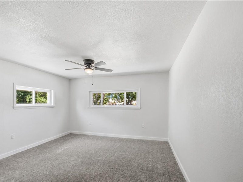 102 W 43rd Street S Property Photo 14