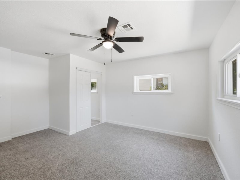 102 W 43rd Street S Property Photo 15
