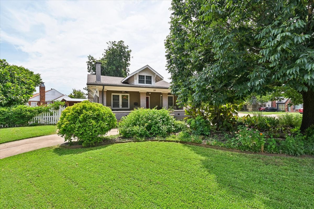 207 S Montclair Avenue Property Photo 3