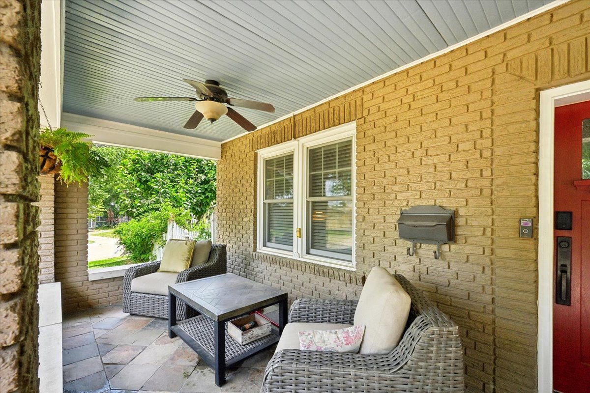 207 S Montclair Avenue Property Photo 4