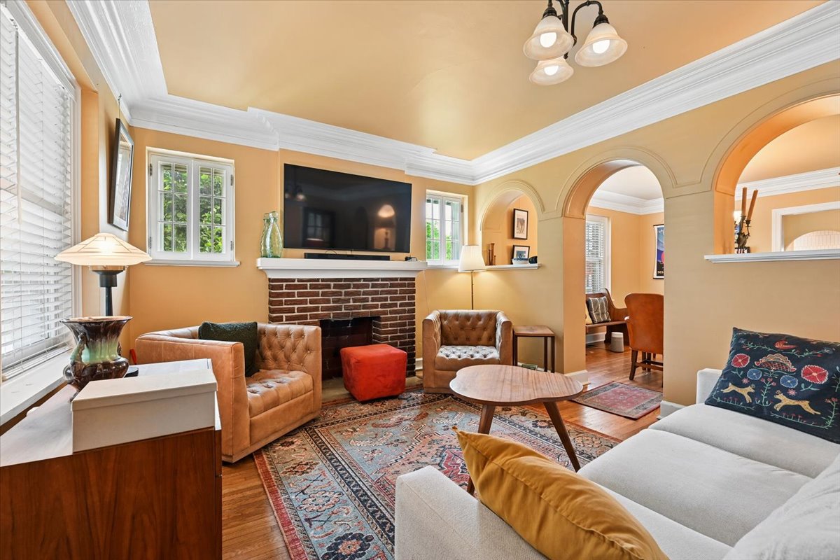 207 S Montclair Avenue Property Photo 9