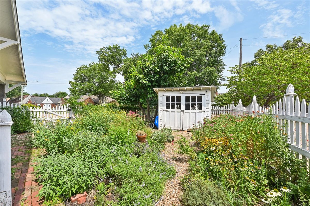207 S Montclair Avenue Property Photo 42