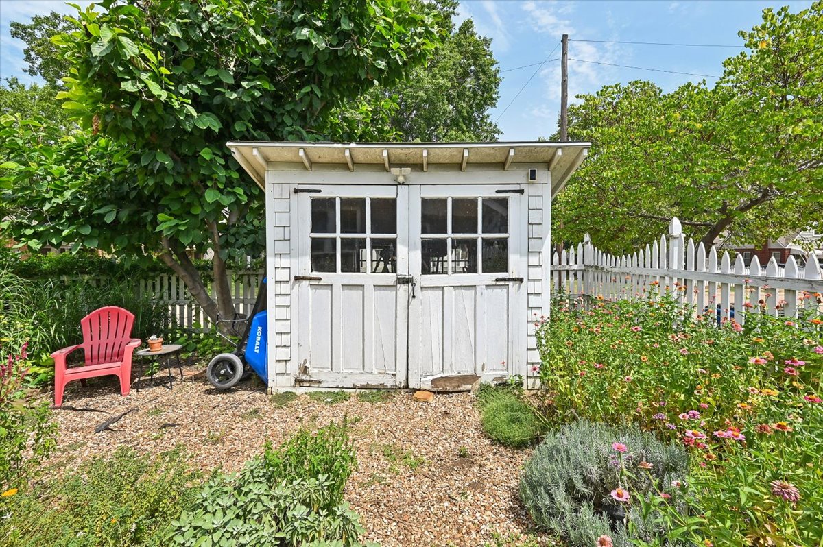 207 S Montclair Avenue Property Photo 43