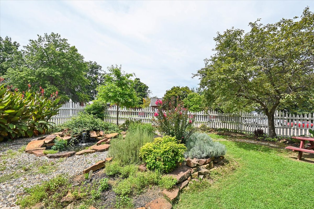 207 S Montclair Avenue Property Photo 46