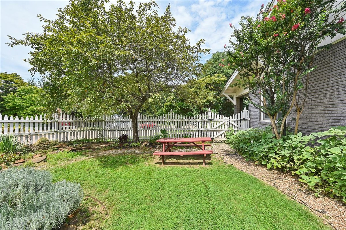 207 S Montclair Avenue Property Photo 47