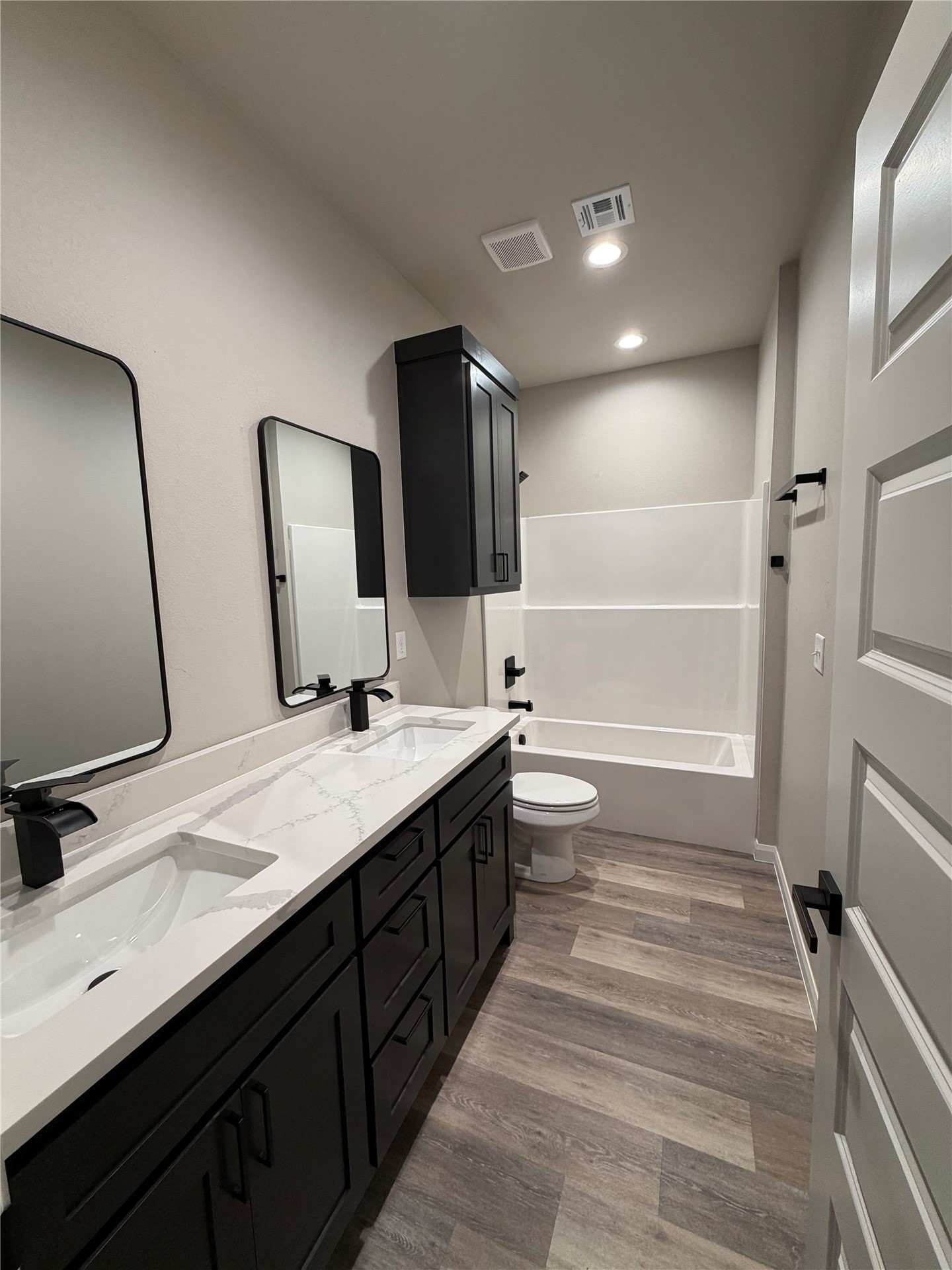 3219 Boardwalk Court Property Photo 6