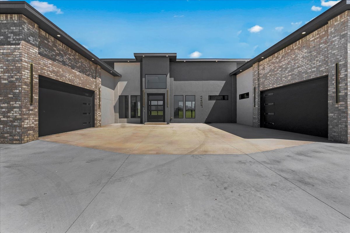 3497 E 400 Road Property Photo 1