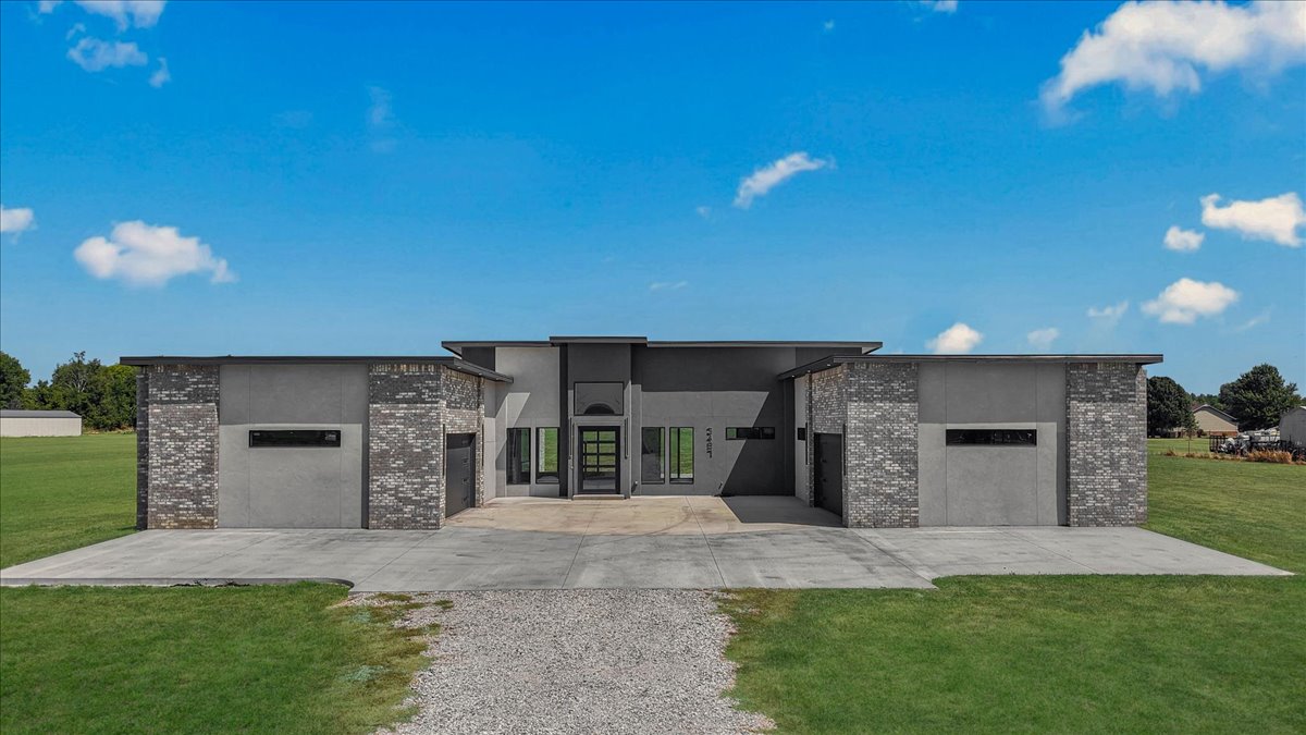 3497 E 400 Road Property Photo 5