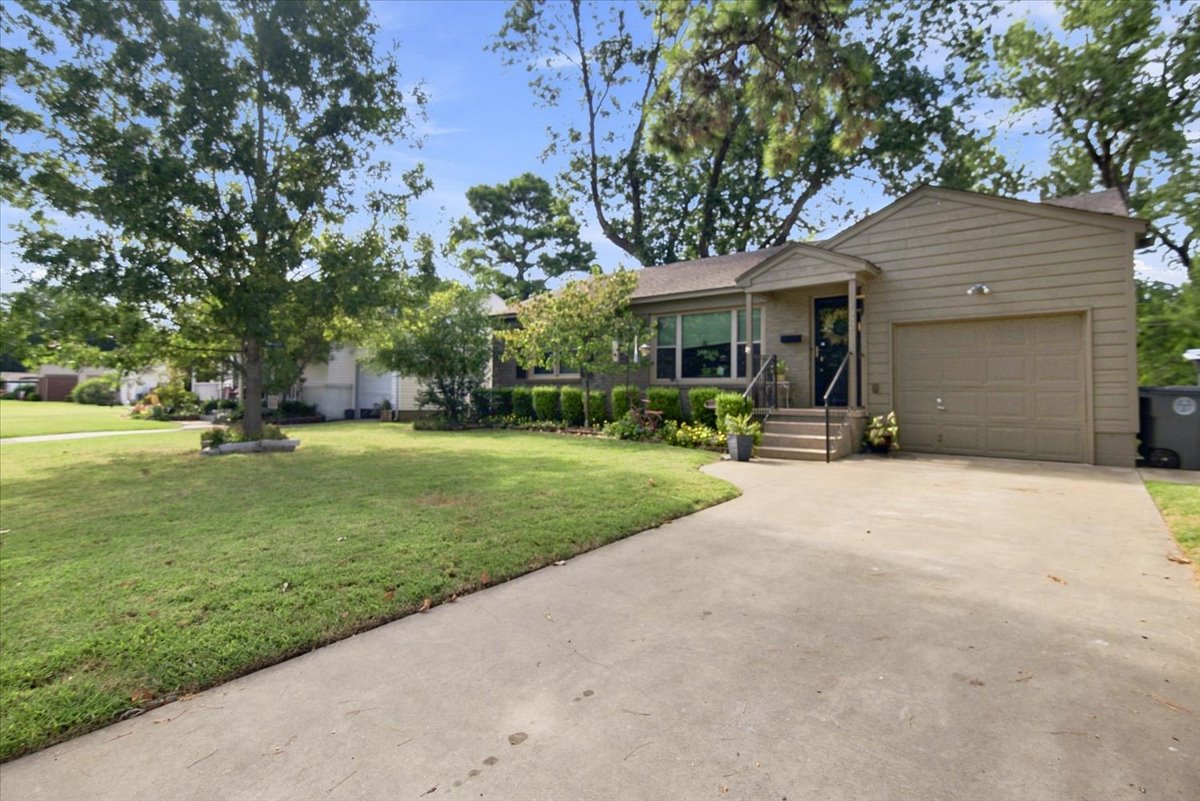 1342 E 45th Street Property Photo 1