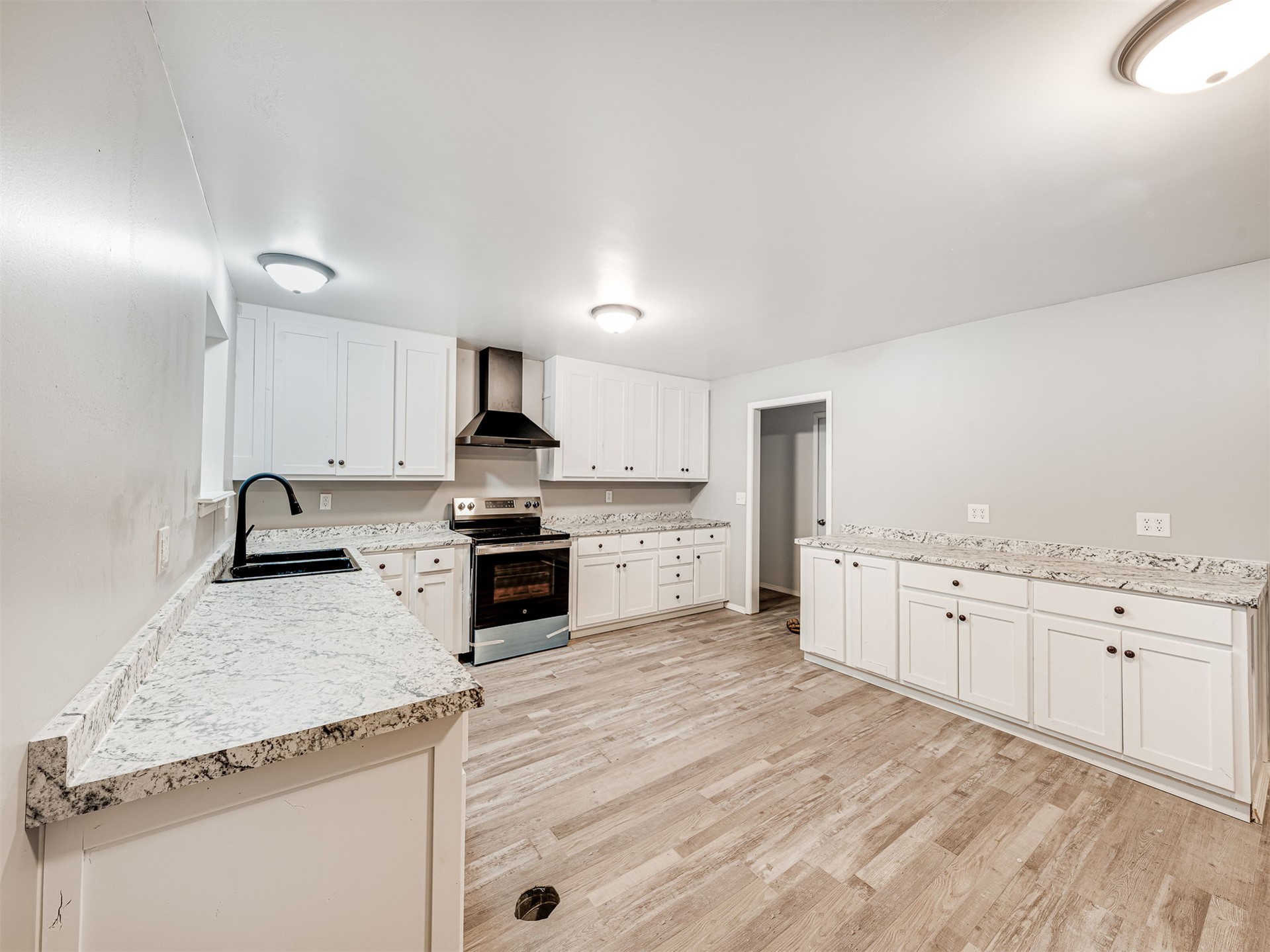309 Capitol Street Property Photo 9
