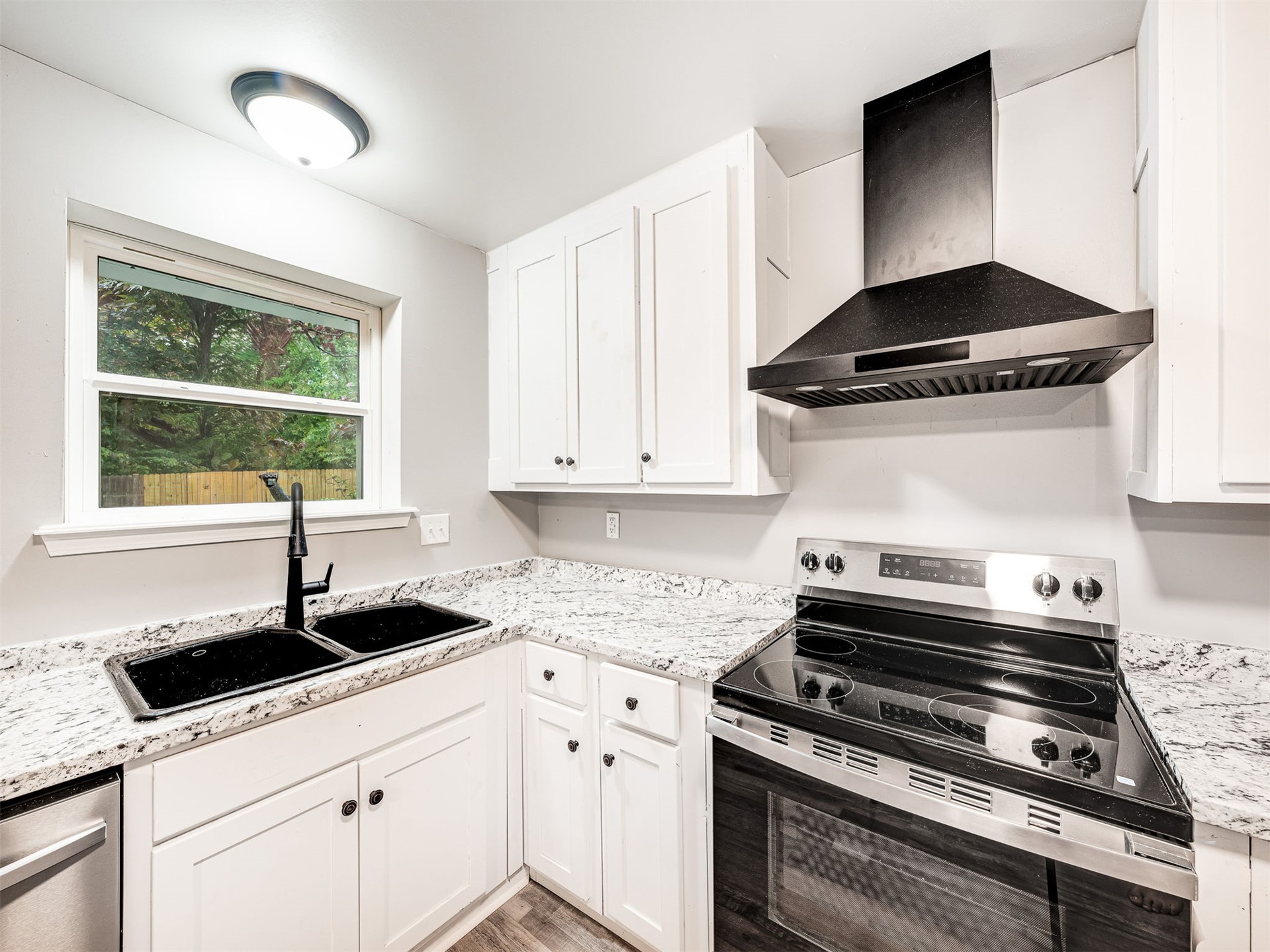 309 Capitol Street Property Photo 10