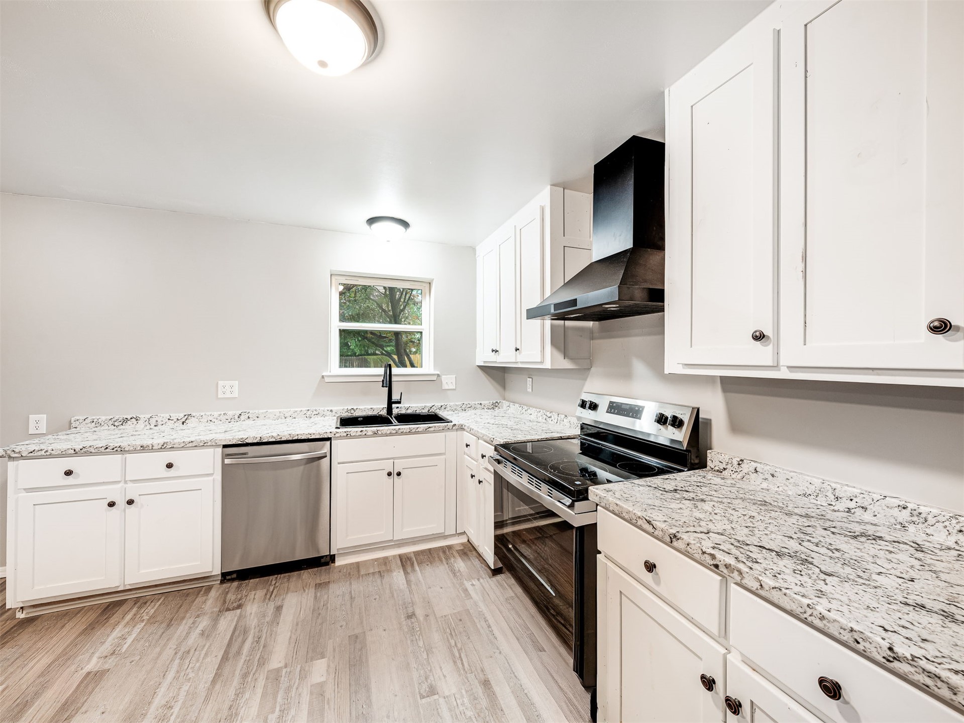 309 Capitol Street Property Photo 11