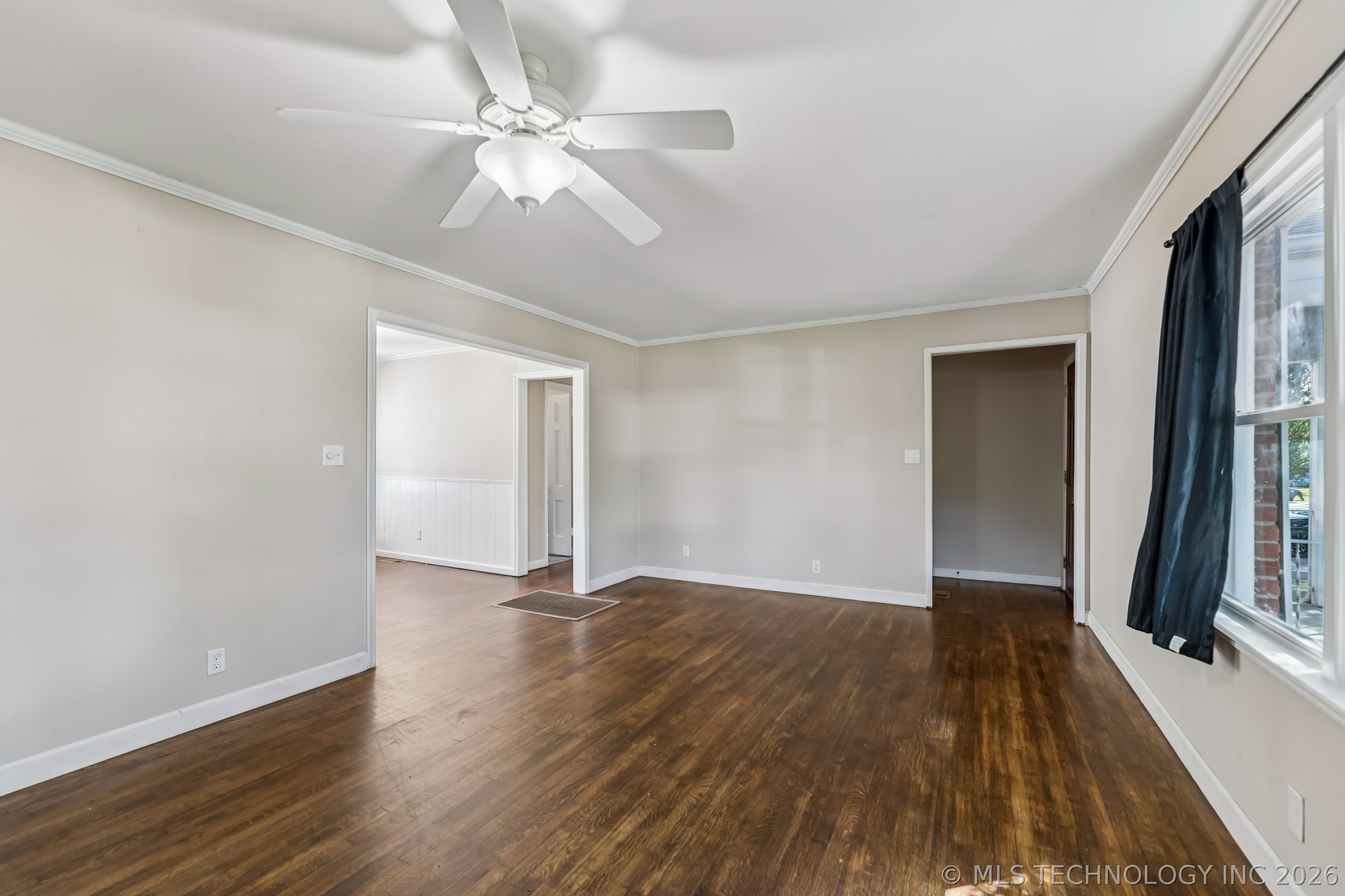 6115 E 4th Street Property Photo 4