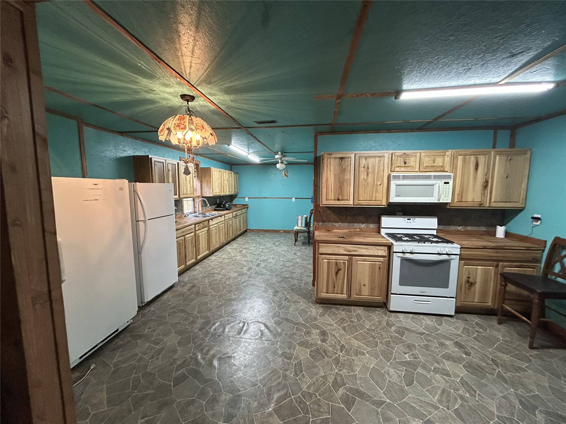 9915 Se Highway 2 Property Photo 17
