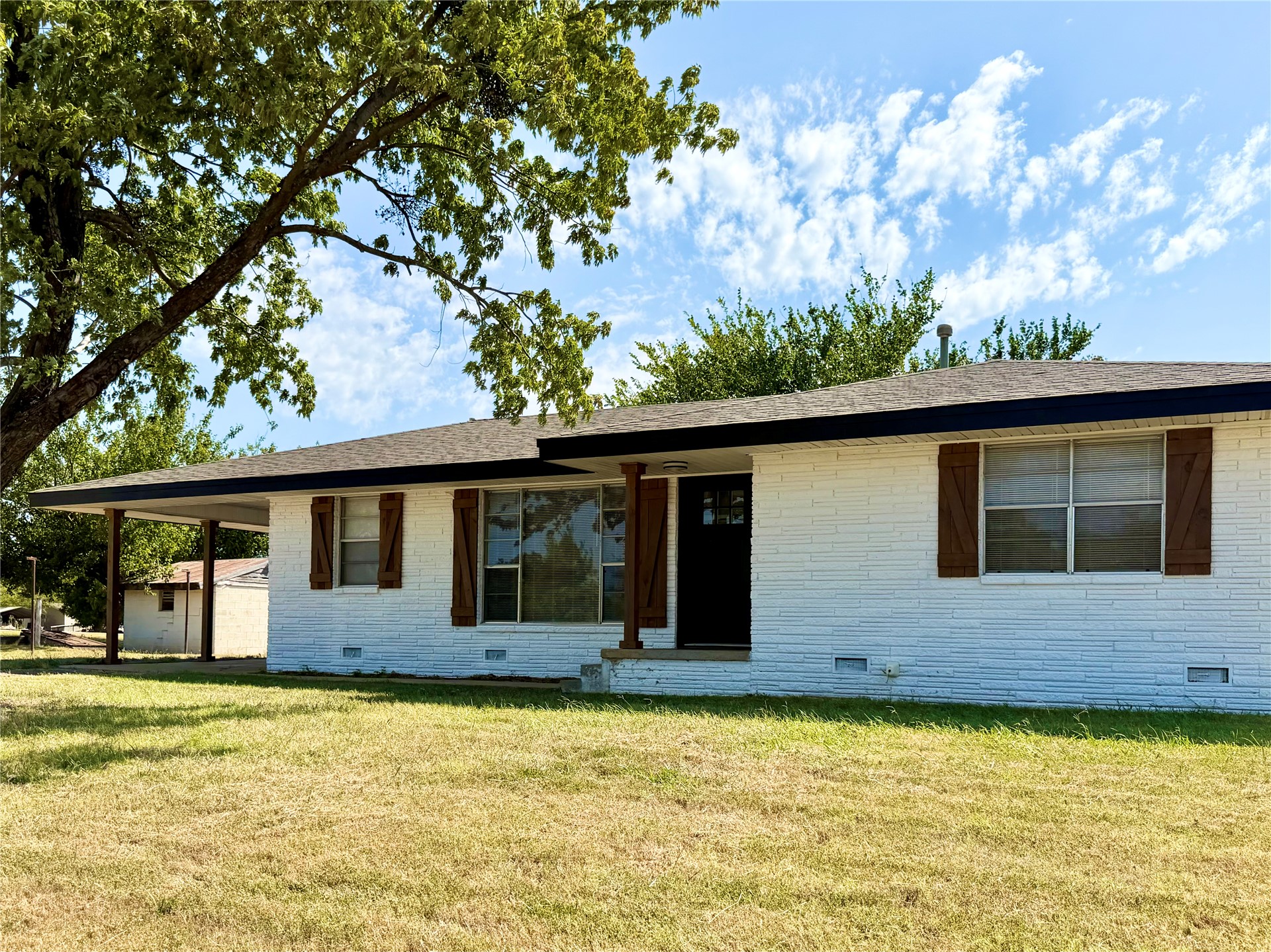 810048 S Main Street Property Photo 1