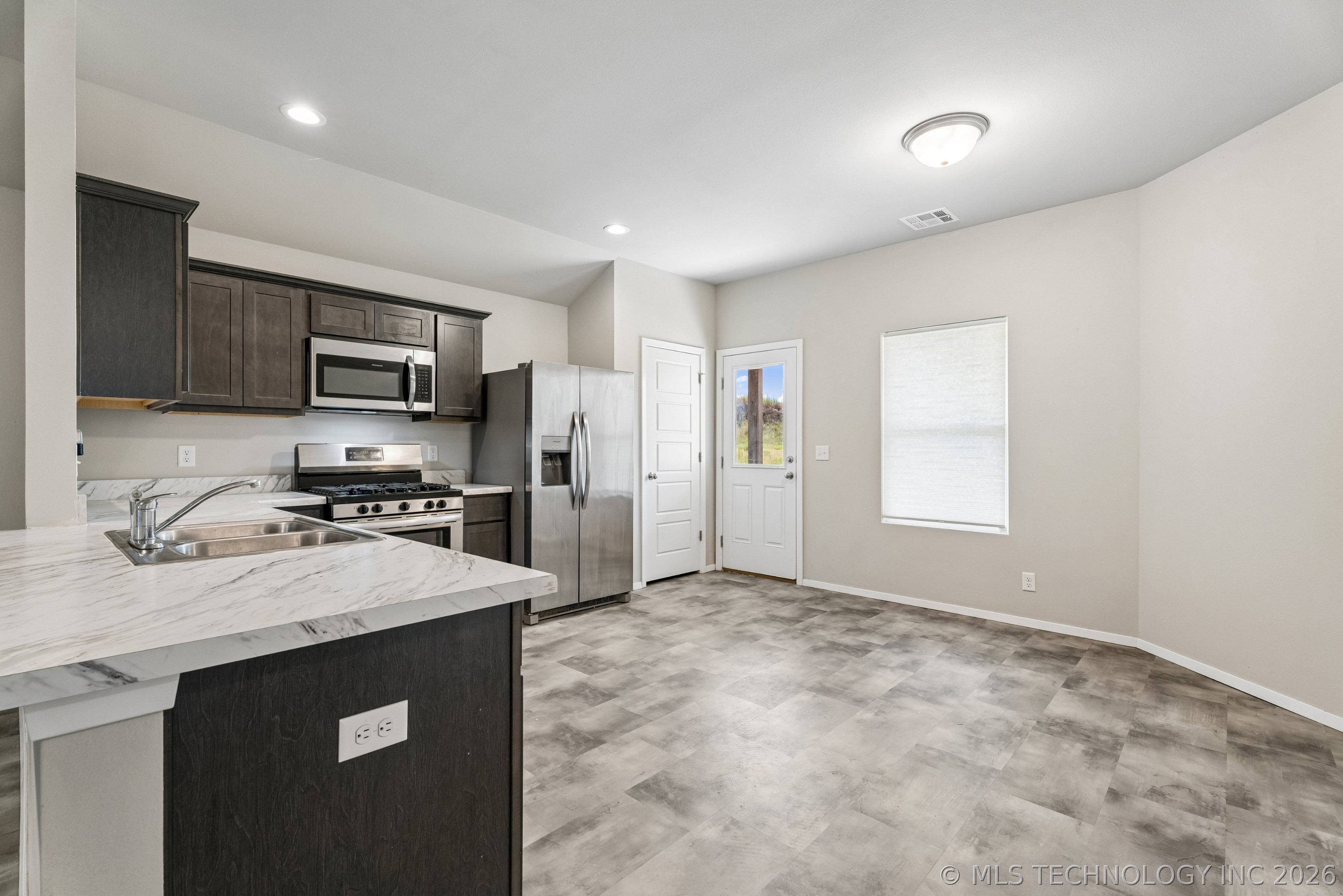 11526 S 235th East Avenue Property Photo 12