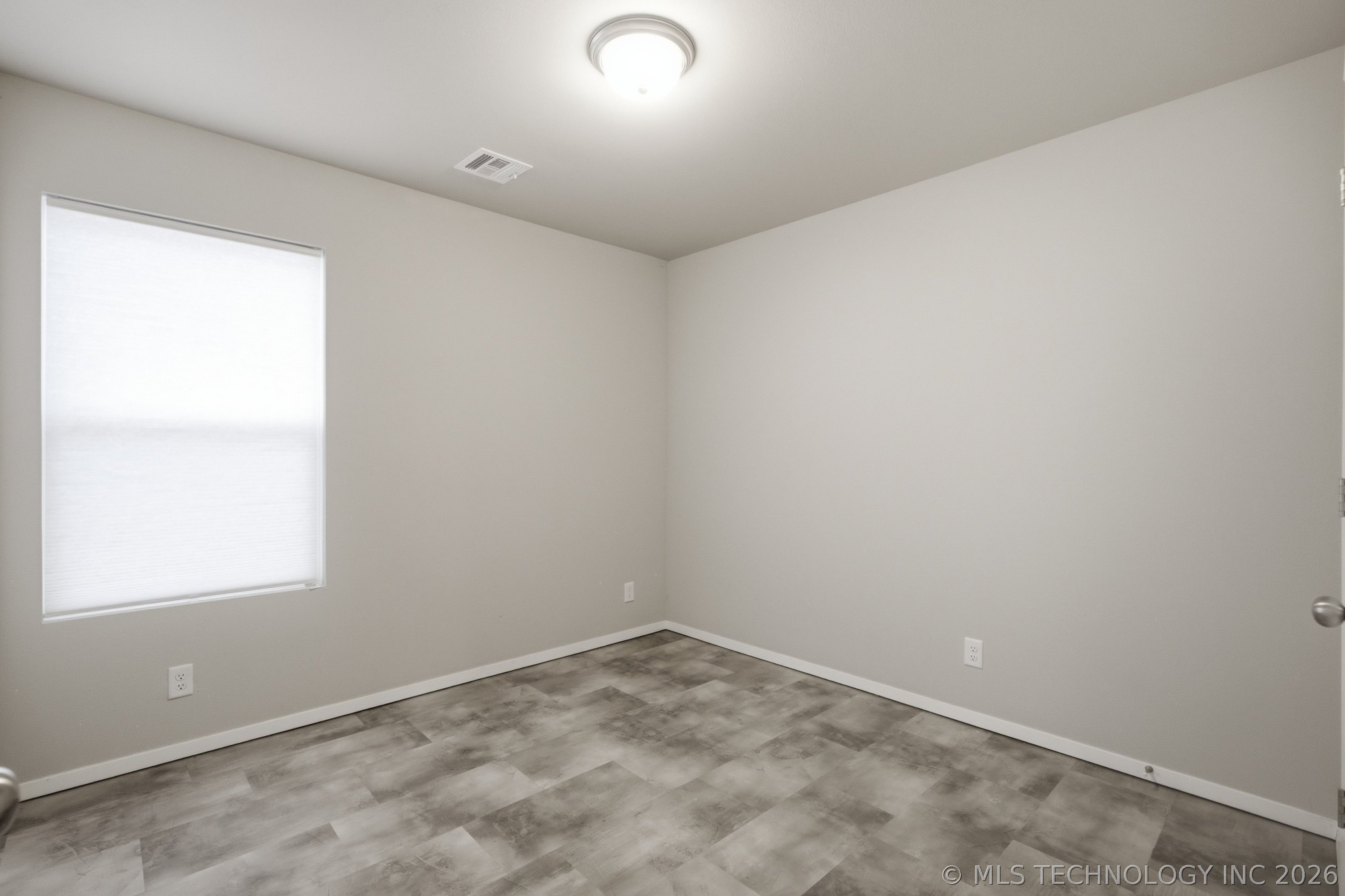 11526 S 235th East Avenue Property Photo 18