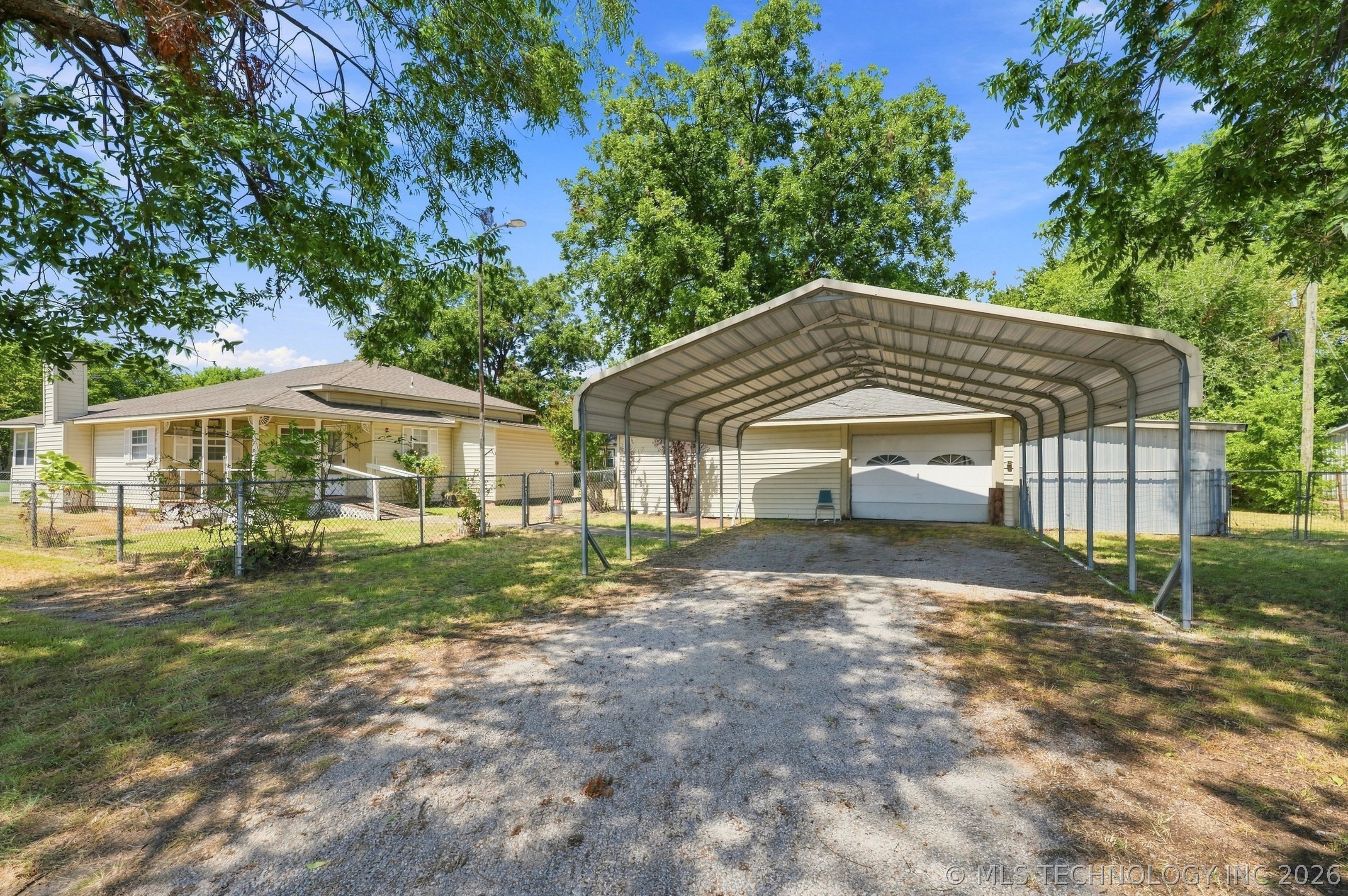 635 S Javine Street Property Photo 3