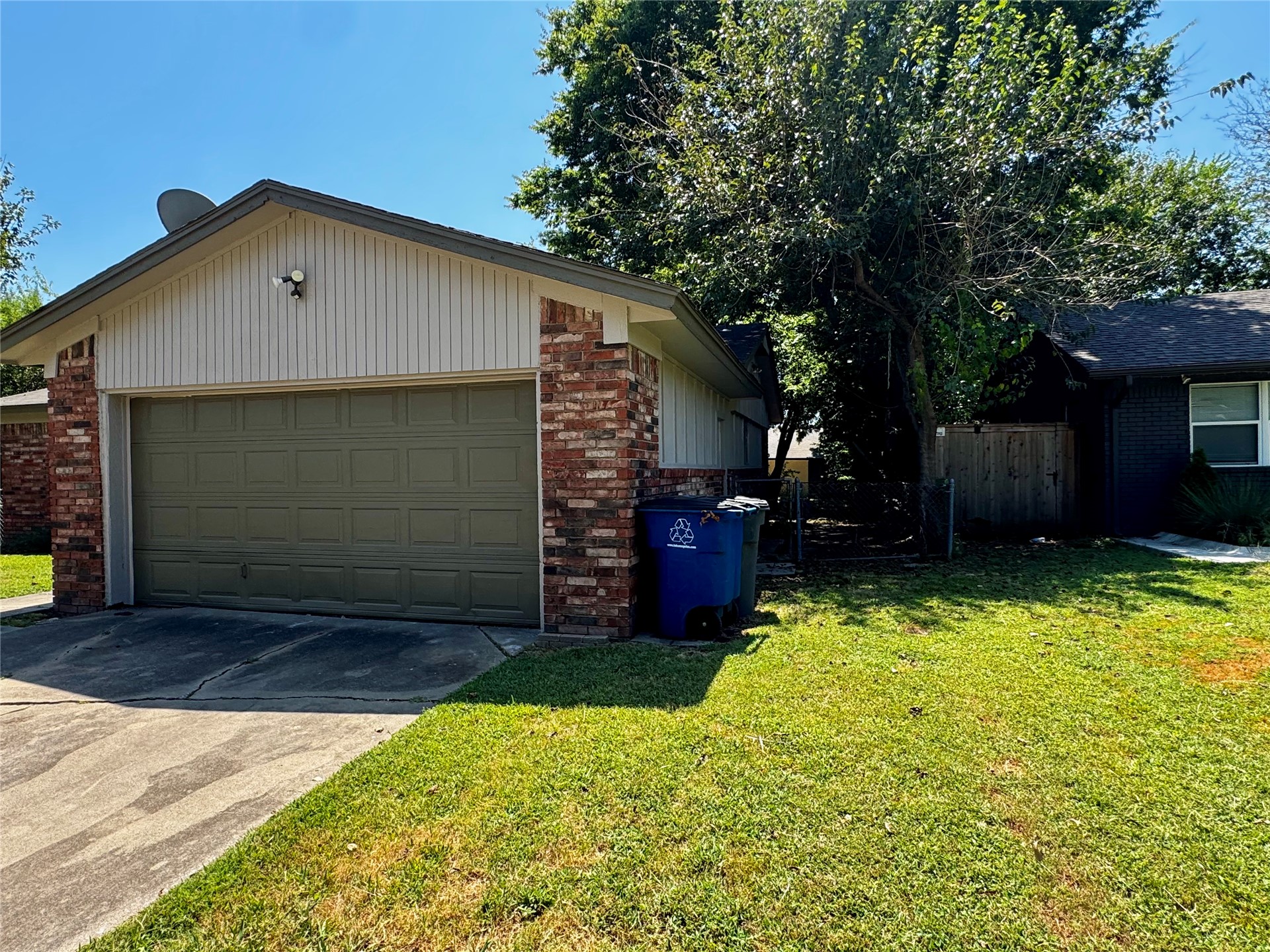 11552 E 27th Court Property Photo 2