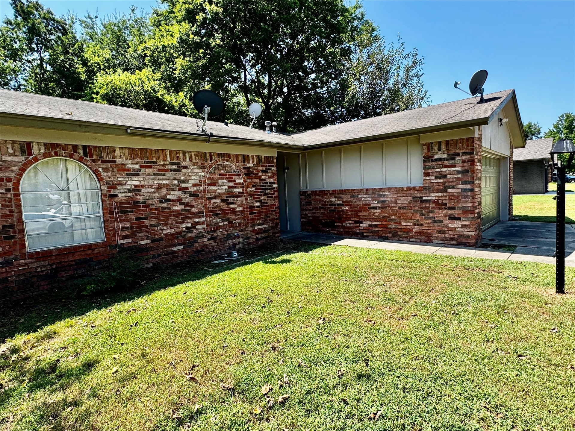 11552 E 27th Court Property Photo 3