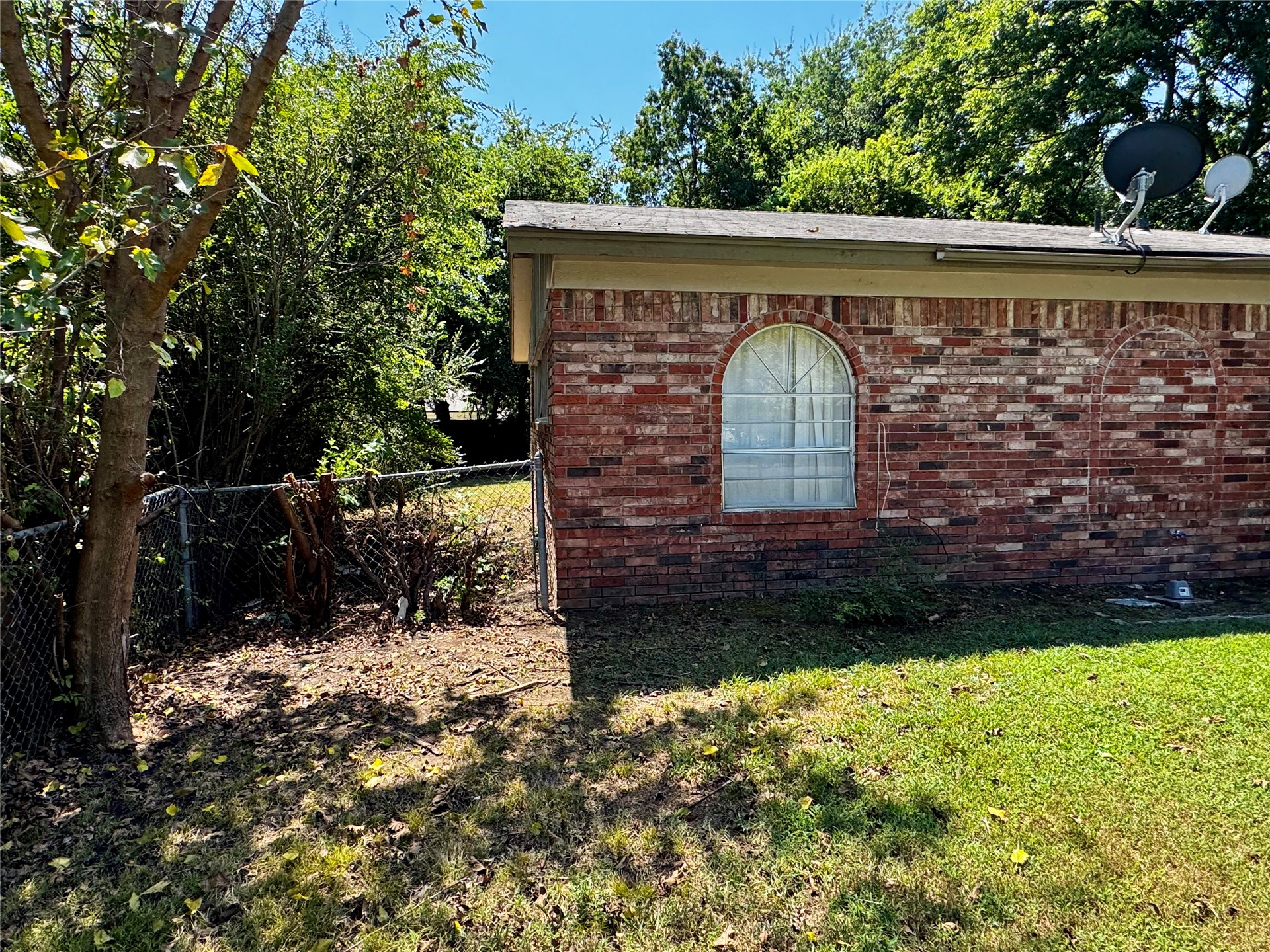 11552 E 27th Court Property Photo 4